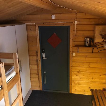 Timber Cottages With Jacuzzi And Sauna Near Lake Vaenern 카를스타 외부 사진