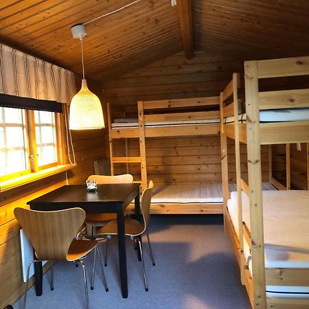 Timber Cottages With Jacuzzi And Sauna Near Lake Vaenern 카를스타 외부 사진