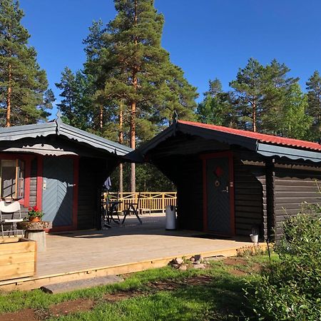 Timber Cottages With Jacuzzi And Sauna Near Lake Vaenern 카를스타 외부 사진
