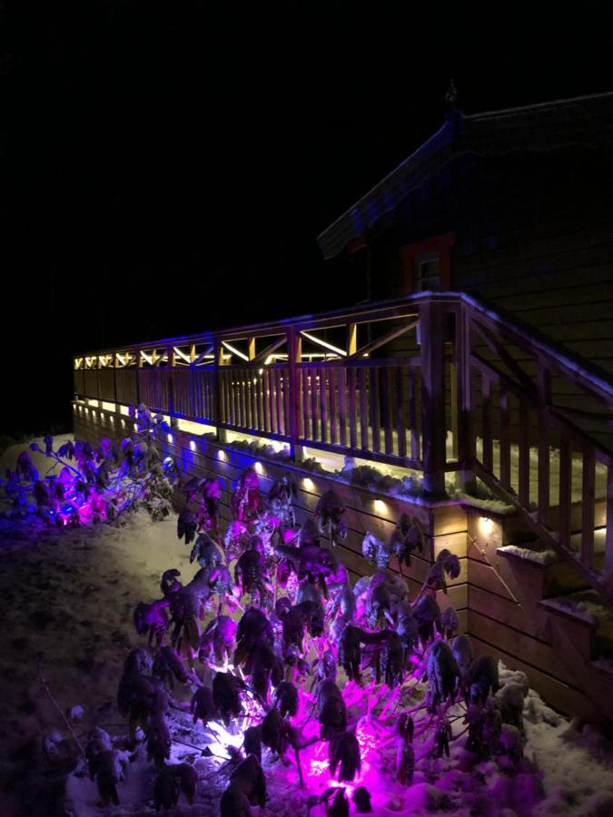 Timber Cottages With Jacuzzi And Sauna Near Lake Vaenern 카를스타 외부 사진
