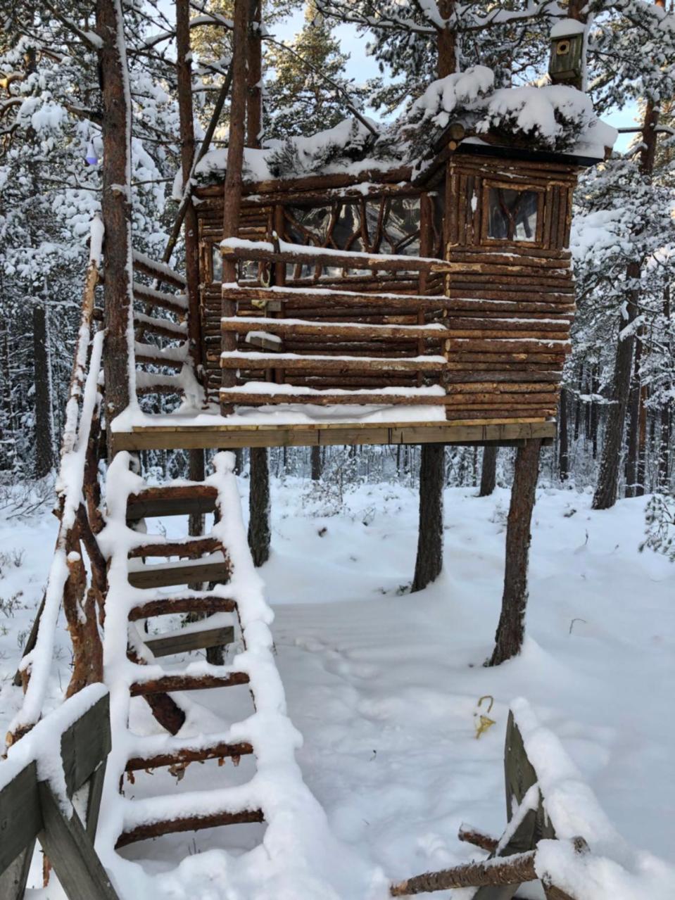 Timber Cottages With Jacuzzi And Sauna Near Lake Vaenern 카를스타 외부 사진
