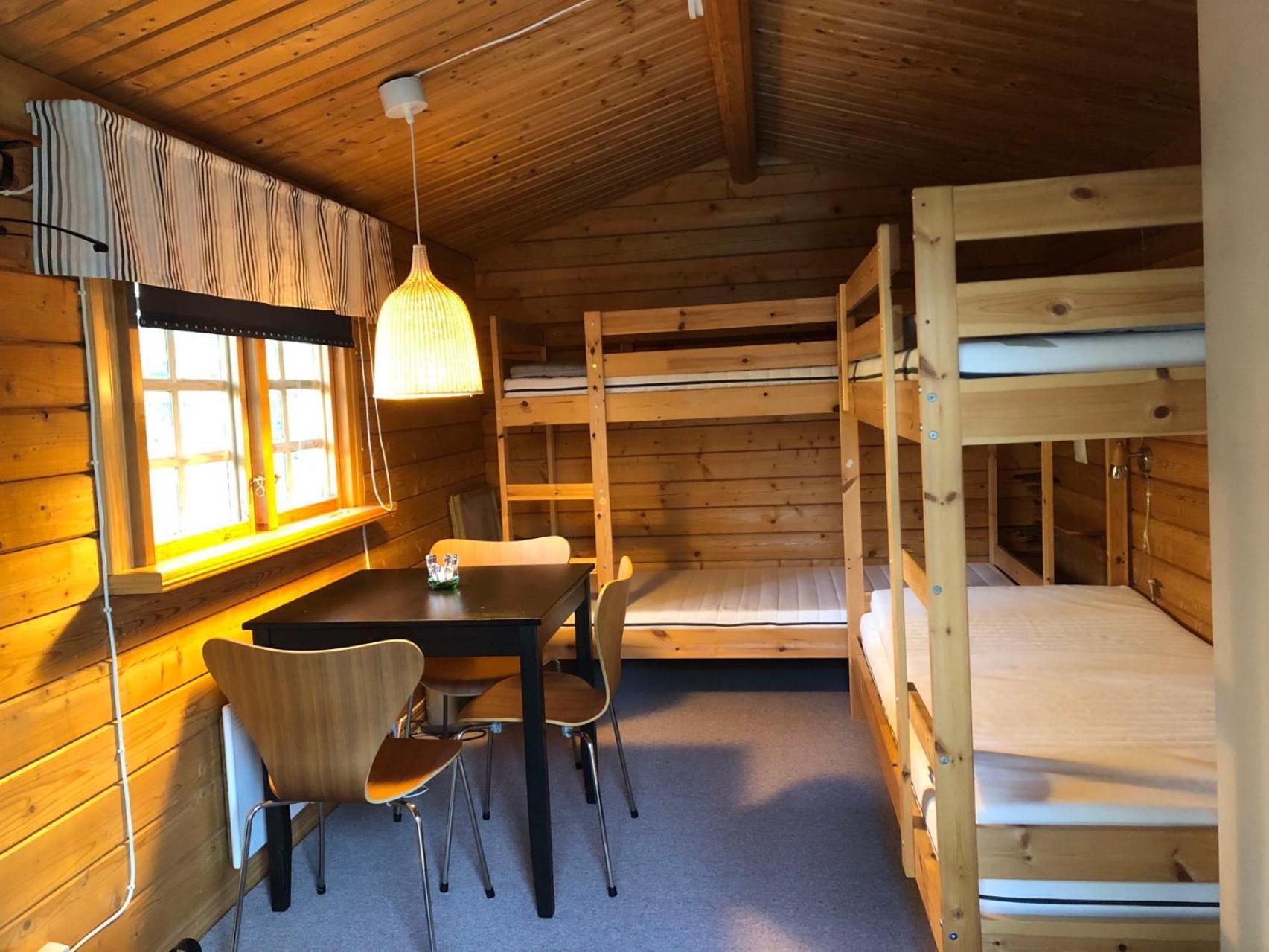 Timber Cottages With Jacuzzi And Sauna Near Lake Vaenern 카를스타 외부 사진
