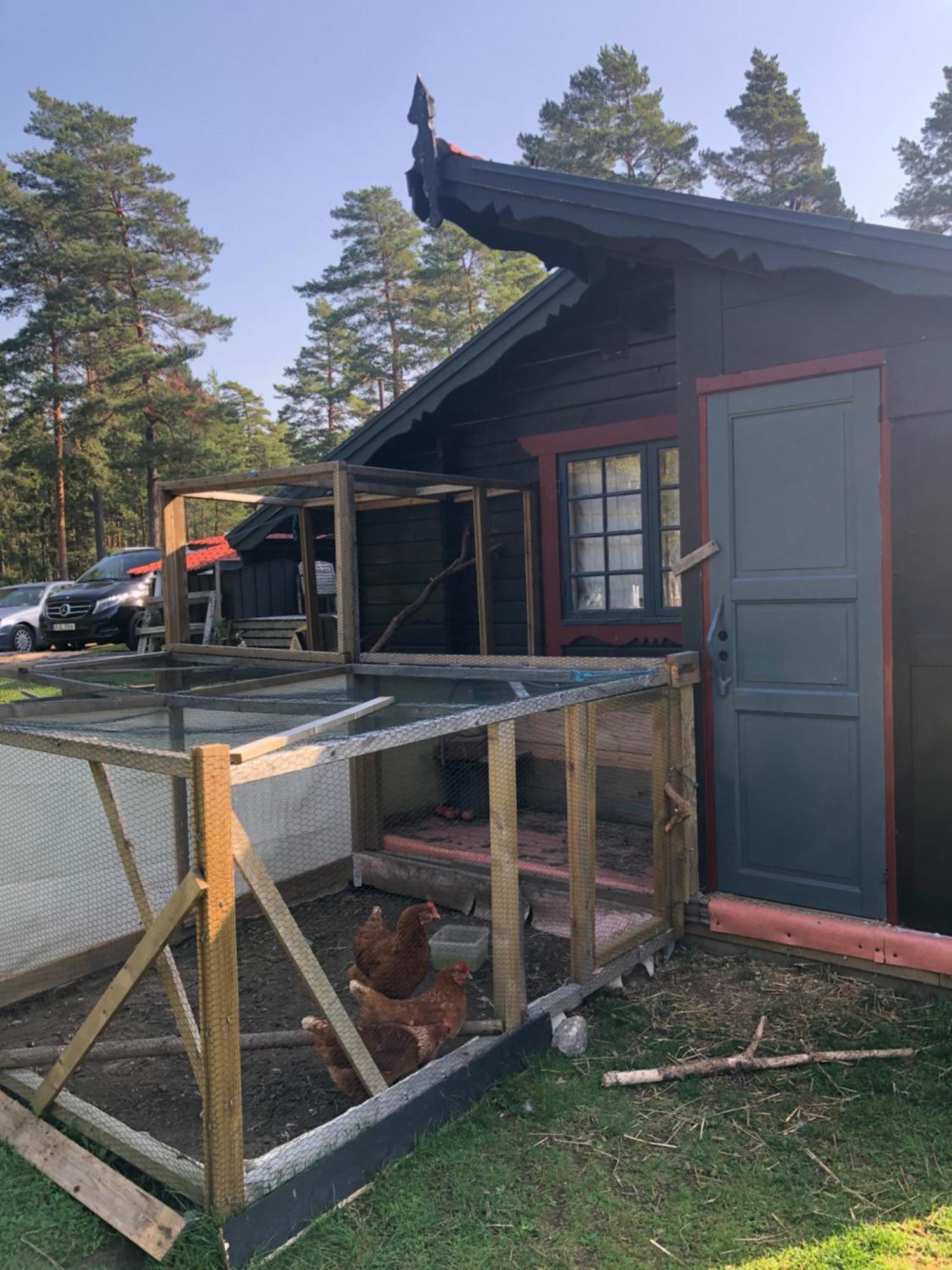 Timber Cottages With Jacuzzi And Sauna Near Lake Vaenern 카를스타 외부 사진